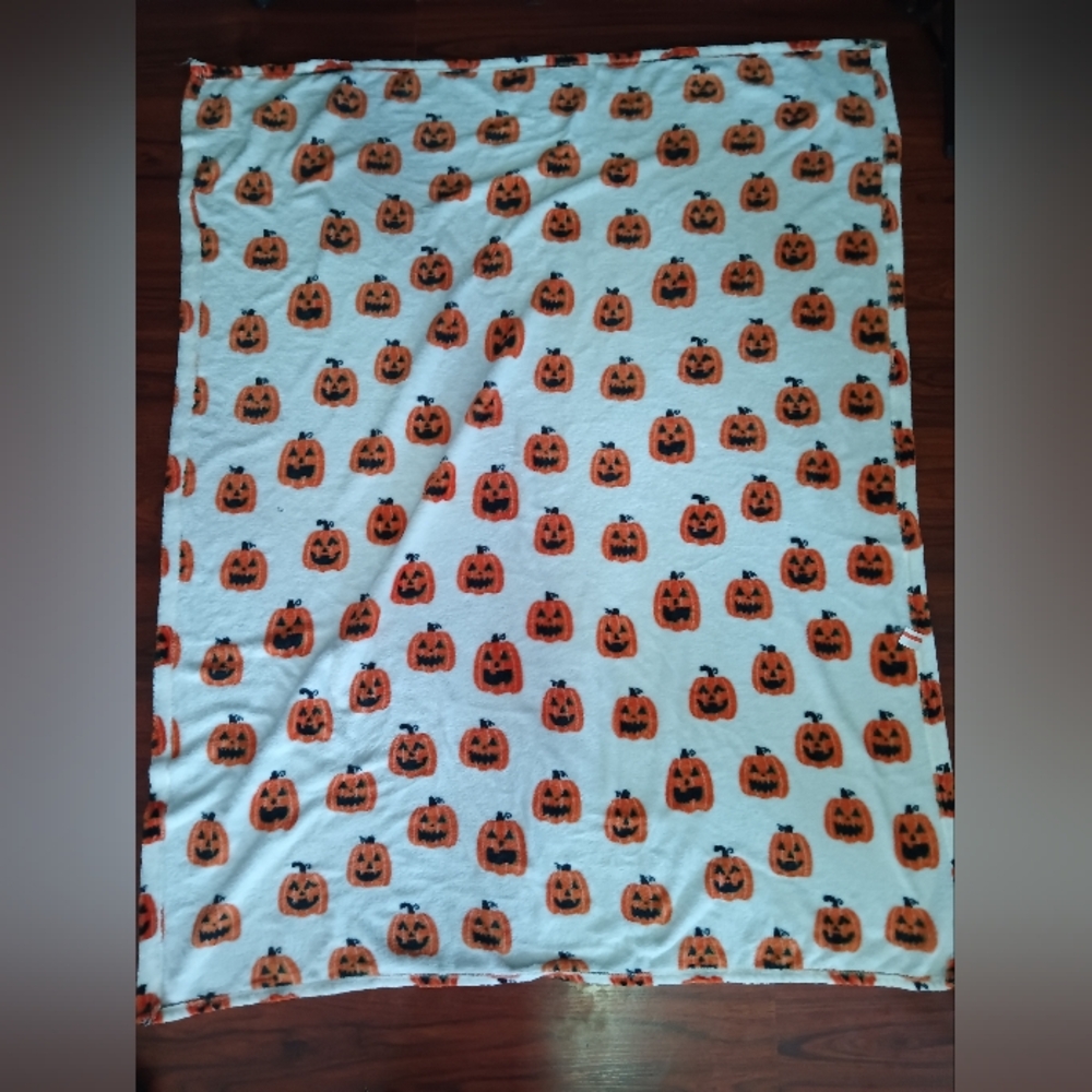 Source Unknown Halloween Pumpkin Blanket - Orange and White